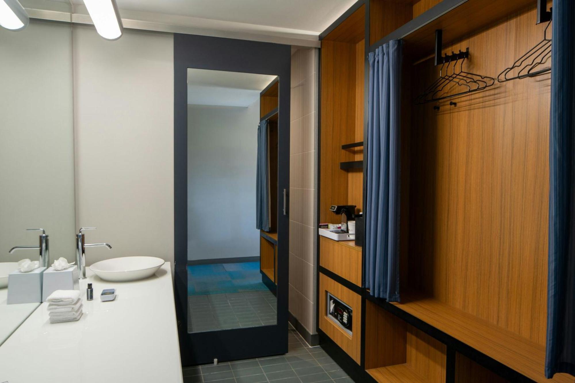 King Room,1643180790:JPEG